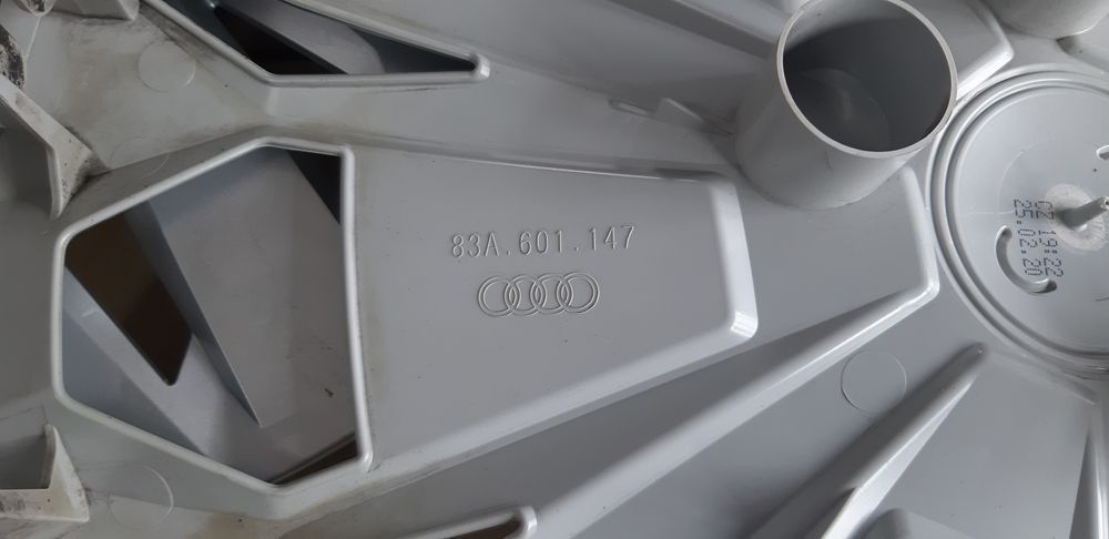 Kołpaki Audi 17" Oryginalne 83A.601.147 komplet ŁADNE Q3 Q2 A3 A4 Q5