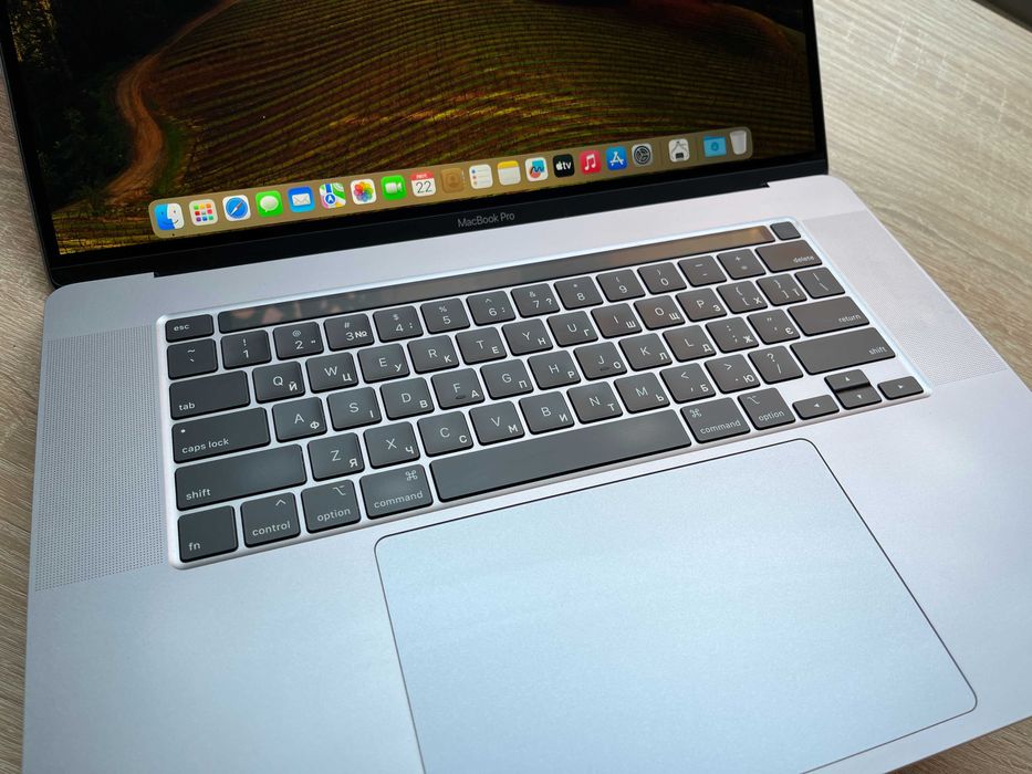 MacBook Pro 16 2019p Intel® i9_1000gbSSD_32gb RAM_ідеальний_222 цикли