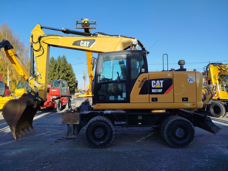 Cat 3156F cat Volvo liebherr komatsu koparka kolowa