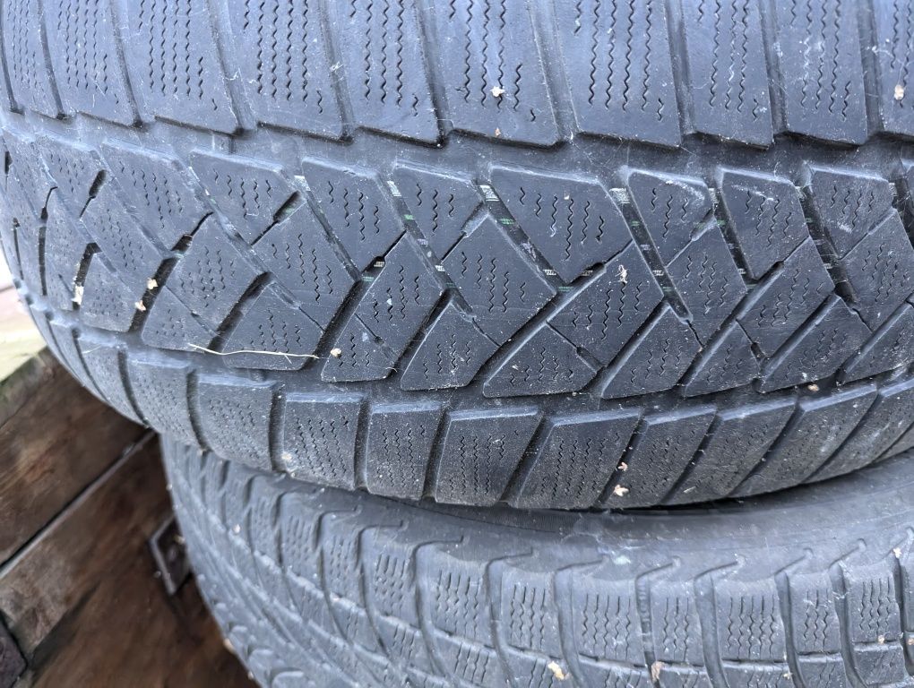 Opony zimowe 235/60R18