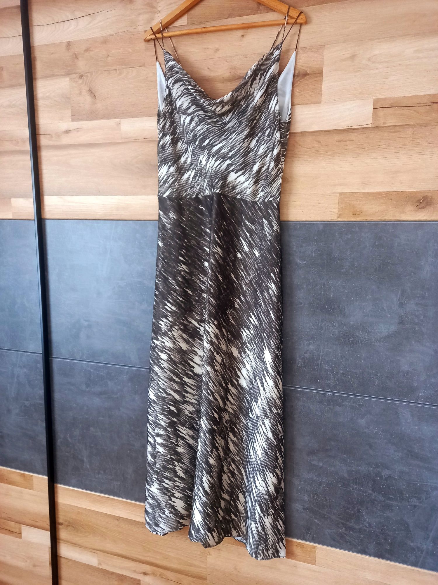 Massimo Dutti sukienka maxi długa wiskoza szara ramiączka ozdobne plec