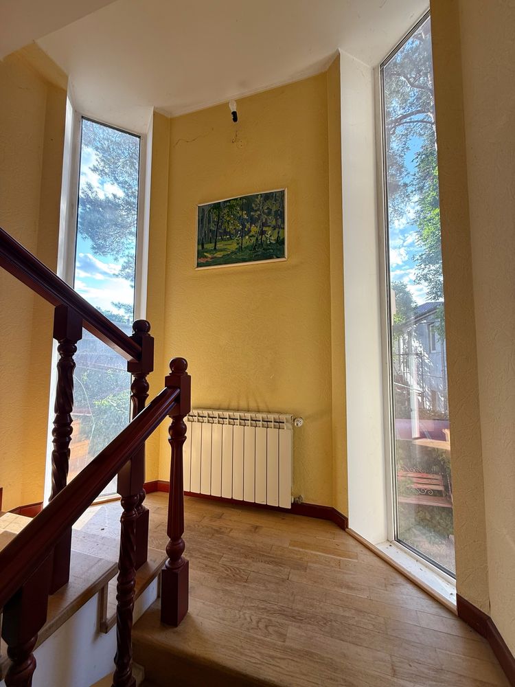 Продам 3-х поверховий будинок в Києві, вул. Алматинська, ДВРЗ