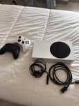 Xbox series S + 2 comandos