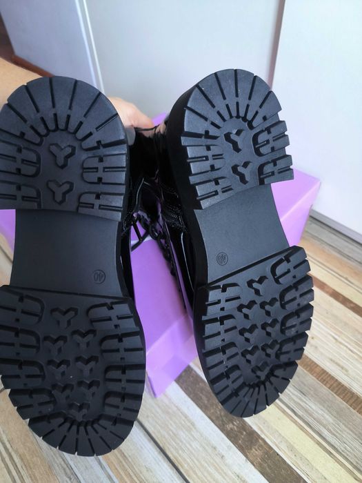 Lakierkowe trapery 40 Deichmann