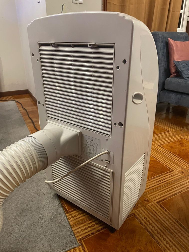Ar Condicionado Portátil 12000 BTUs – Quente e Frio | Como Novo
