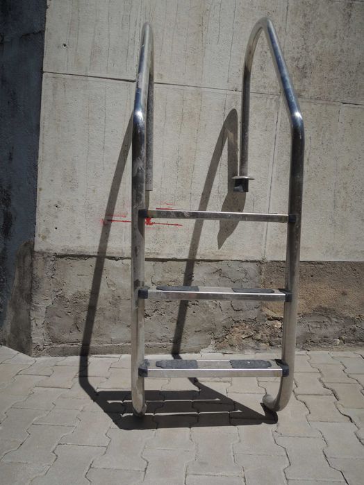 Escada de Piscina em Aço Inox