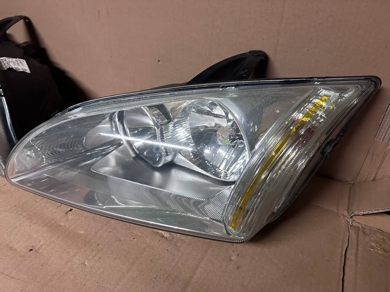 Lampa Prawa lewa PRZOD PRZEDNIA ford Focus