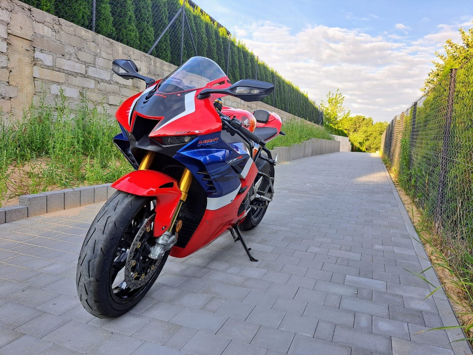 CBR 1000 rr-r SP Fireblade, R1, S1000RR, Panigale, GSXR, ZX10R