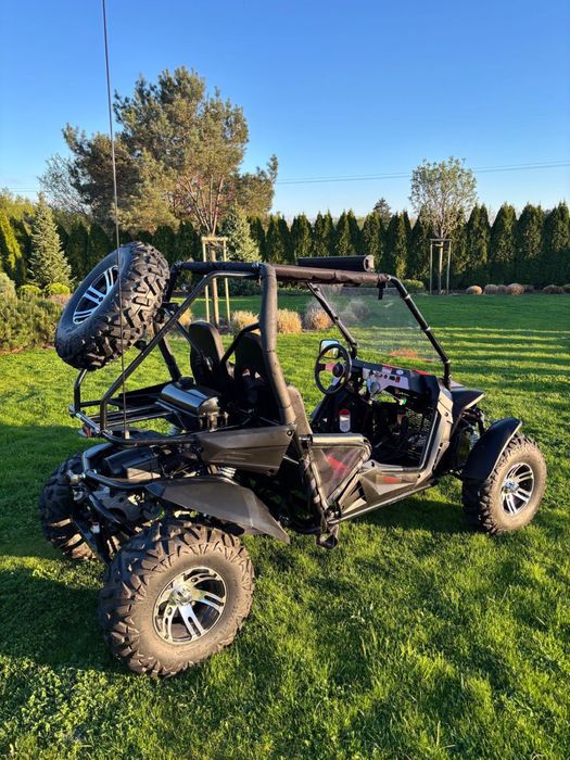 Buggy highper 250 z szybą.