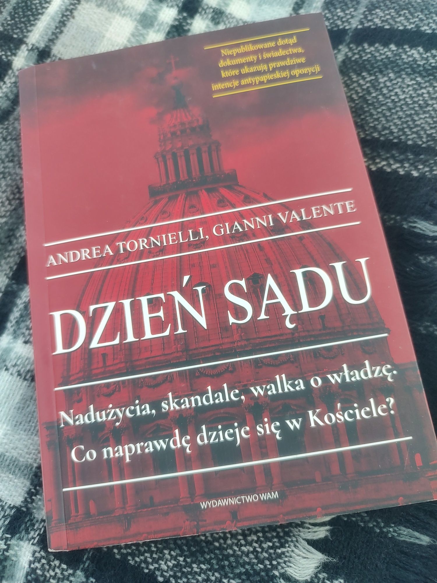 "Dzień Sądu. Nadużycia, skandale, walka o władzę."