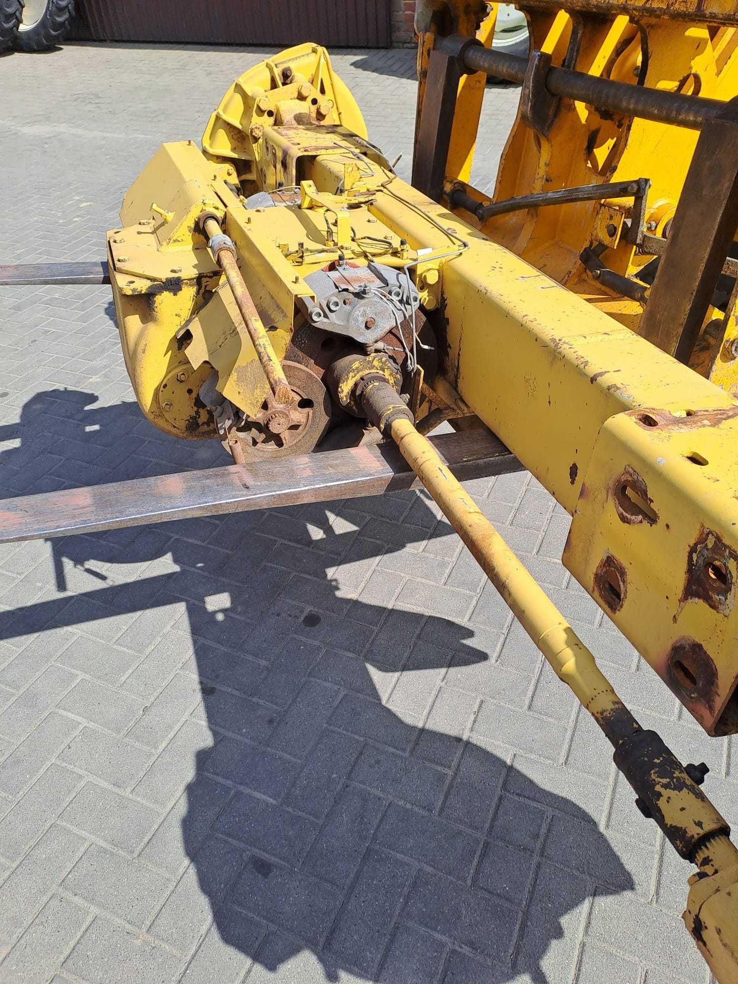 Przedni  most do kombajnu  New Holland  Tx 66 -68