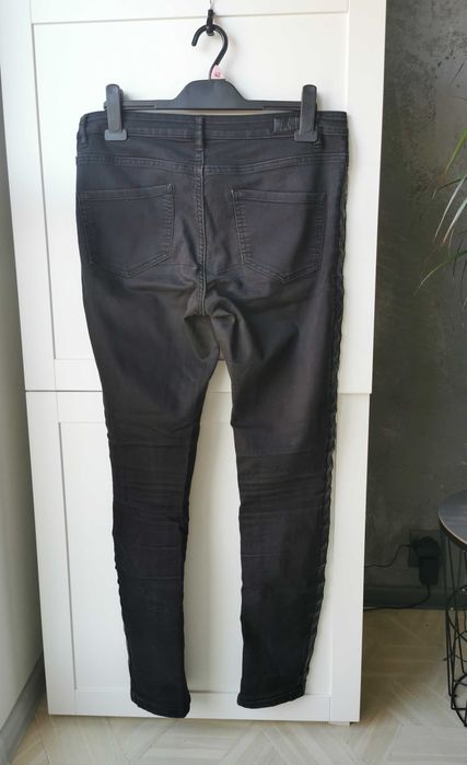 Czarne spodnie jeans z lampasami L 40