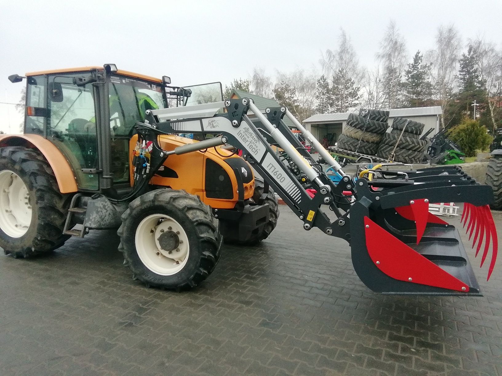 Ładowacz TUR INTER-TECH New Holland John Deere Case Ursus Zetor