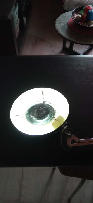 candeeiro de estética com lupa