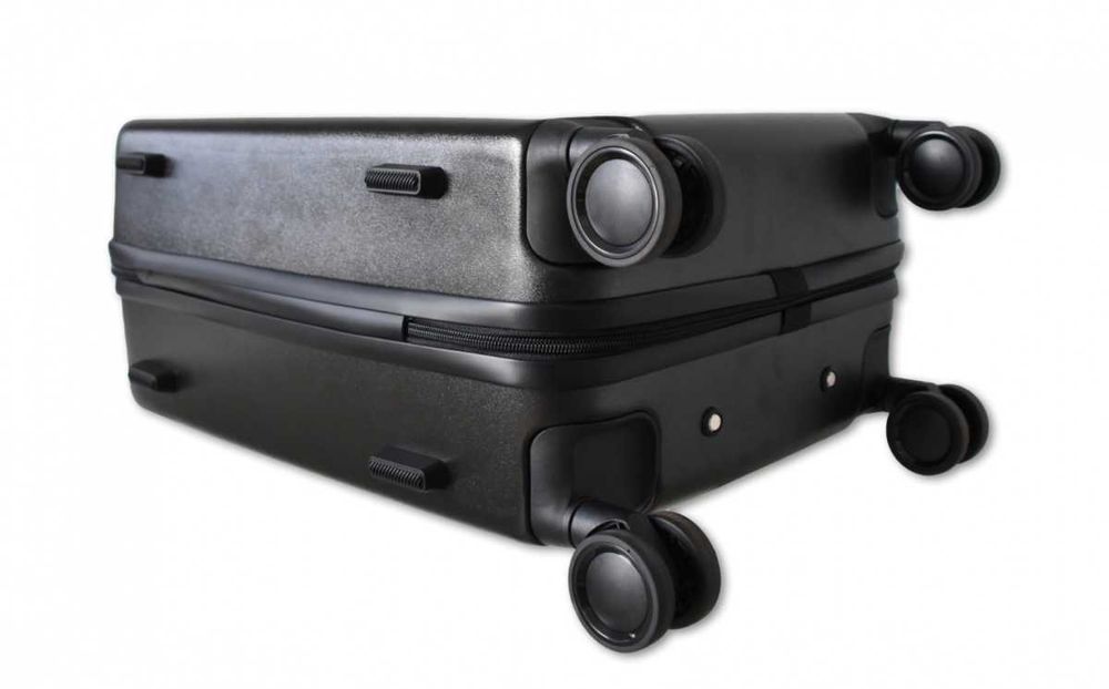 Walizka M podróżna bagażowa samolotowa twarda czarna kabinowa mała