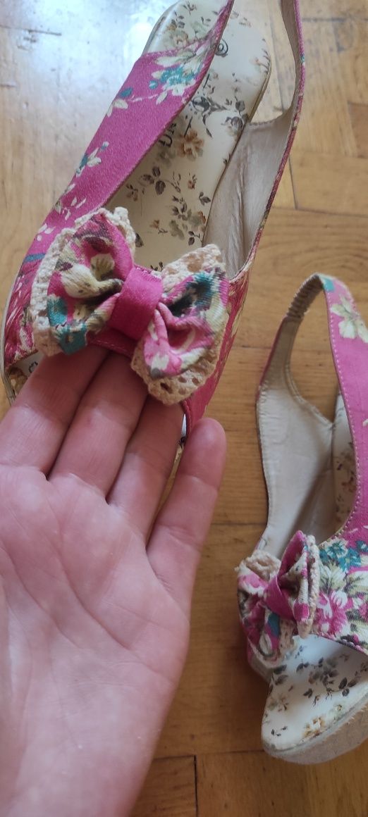 Buty damskie na koturnie rozmiar 40