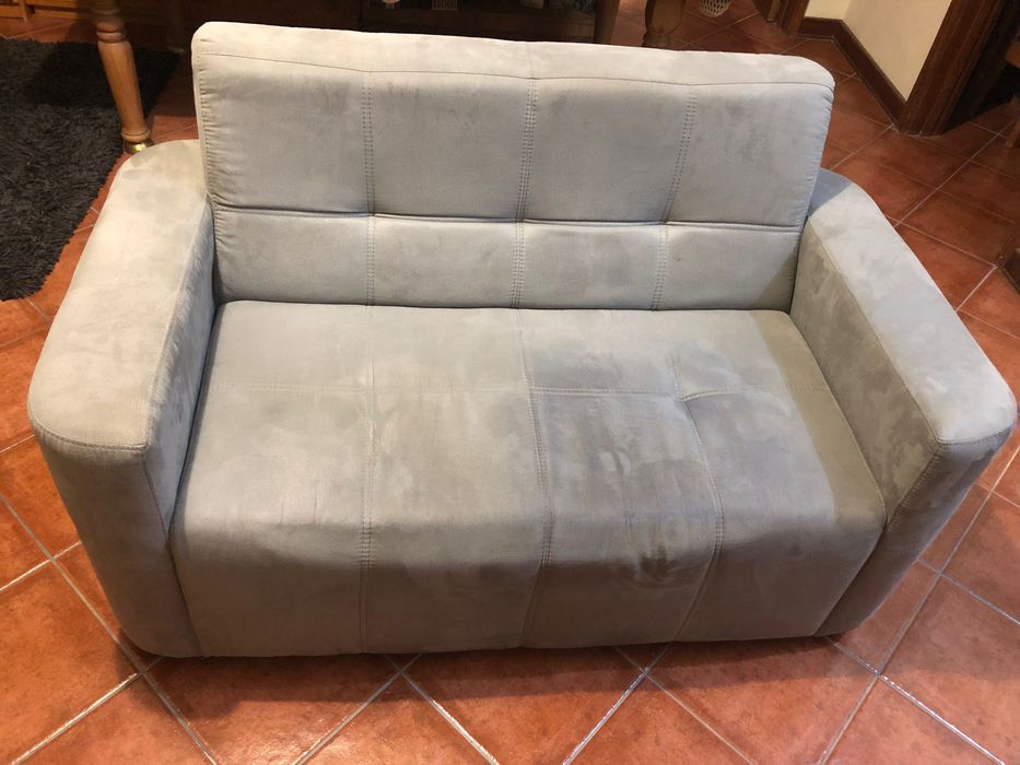 Conjunto 2 sofás + repousa-pés