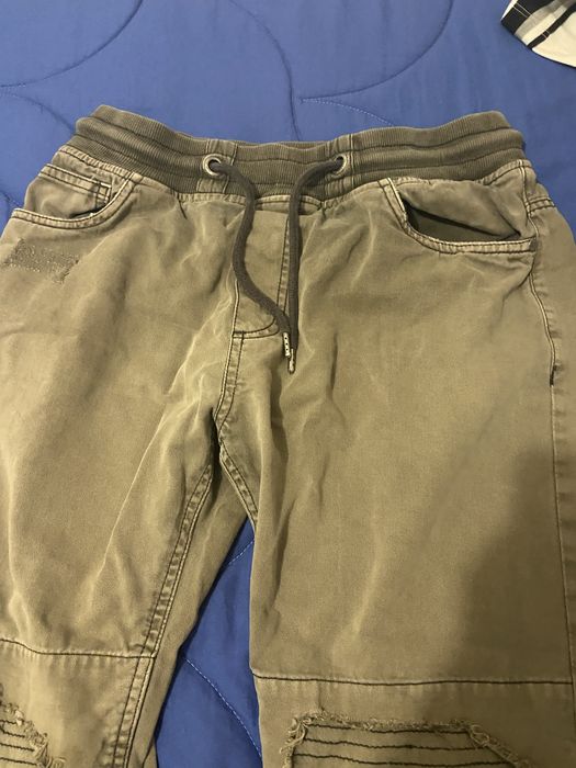 calças rasgadas de ganga homem cor verde tamanho M ( Portes gratis)