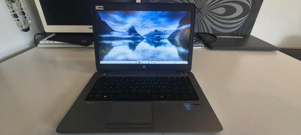 Piękny Laptop HP Core i5 12 GB RAM SSD 256 GB