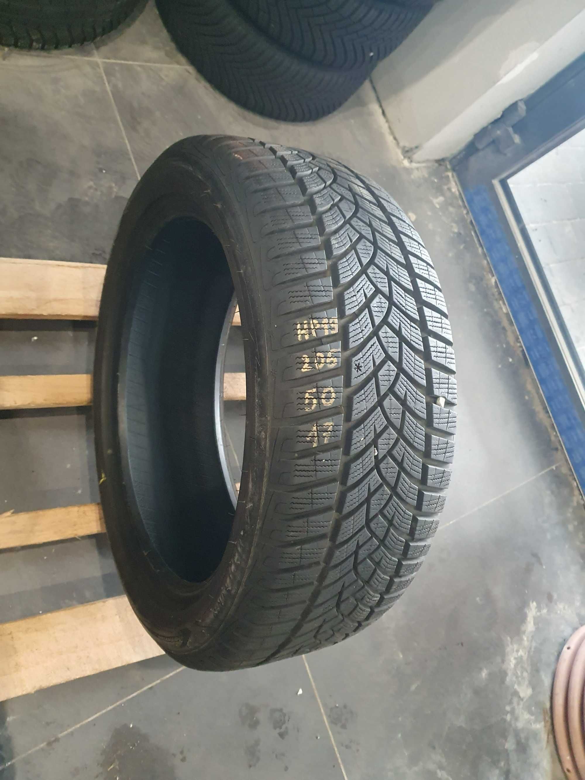 Opona zimowa Goodyear Ultra Grip 93V 205/50/17 HP19