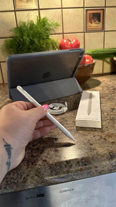 Tablet iPad Apple Retina 10” + NOWY RYSIK 2 gen - nowe etui- PROCREATE