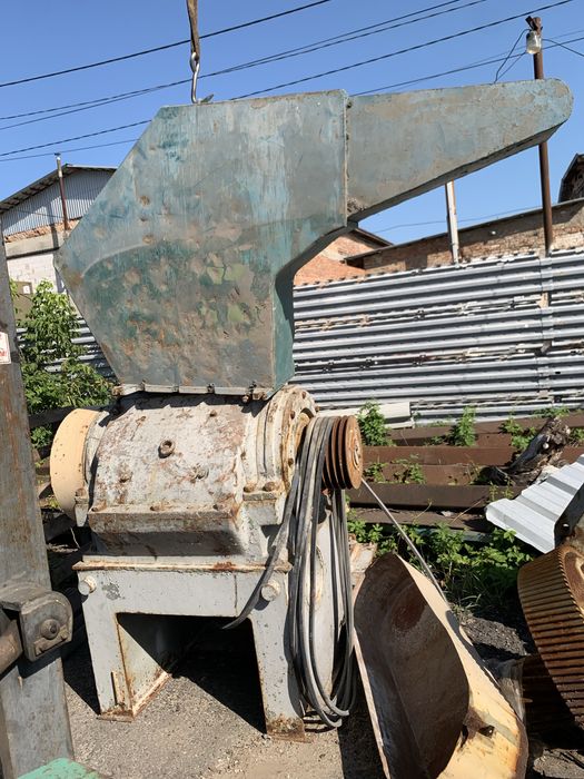 Дробилка измельчитель полимеров ИПР-450