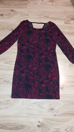 Sukienka S 36 Bershka czarno czerwona rękaw 3/4 elegancka wyjściowa
