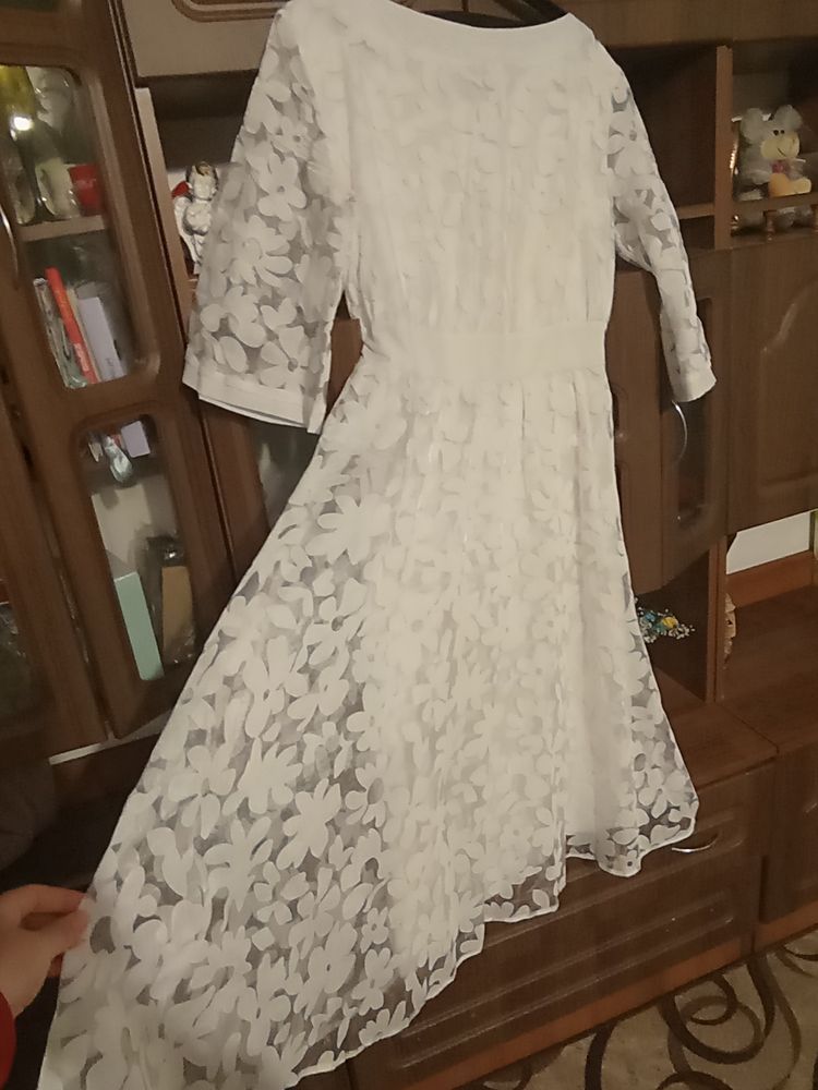 Продам сукню білу