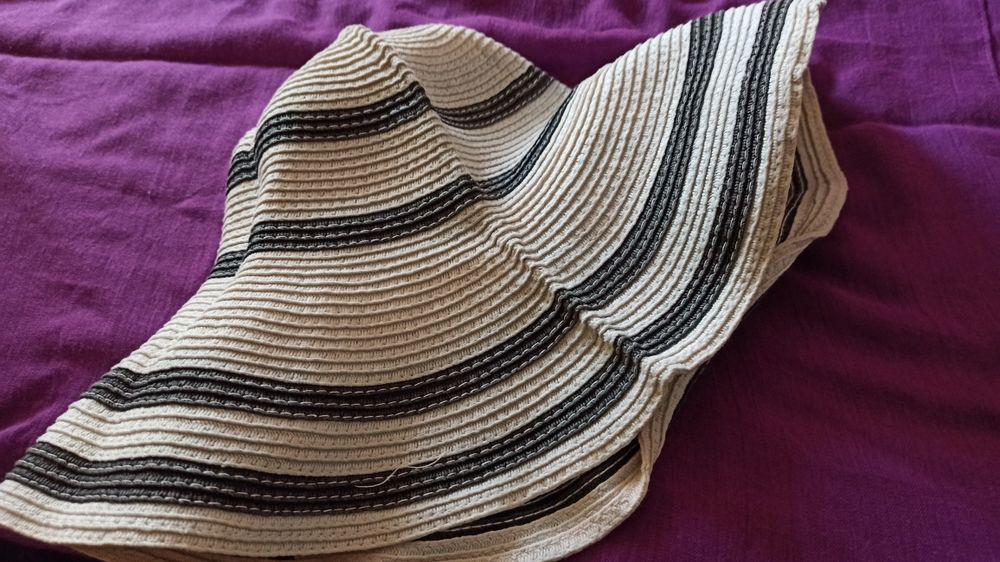 Kapelusz letni w pasy M z dużym rondem lato