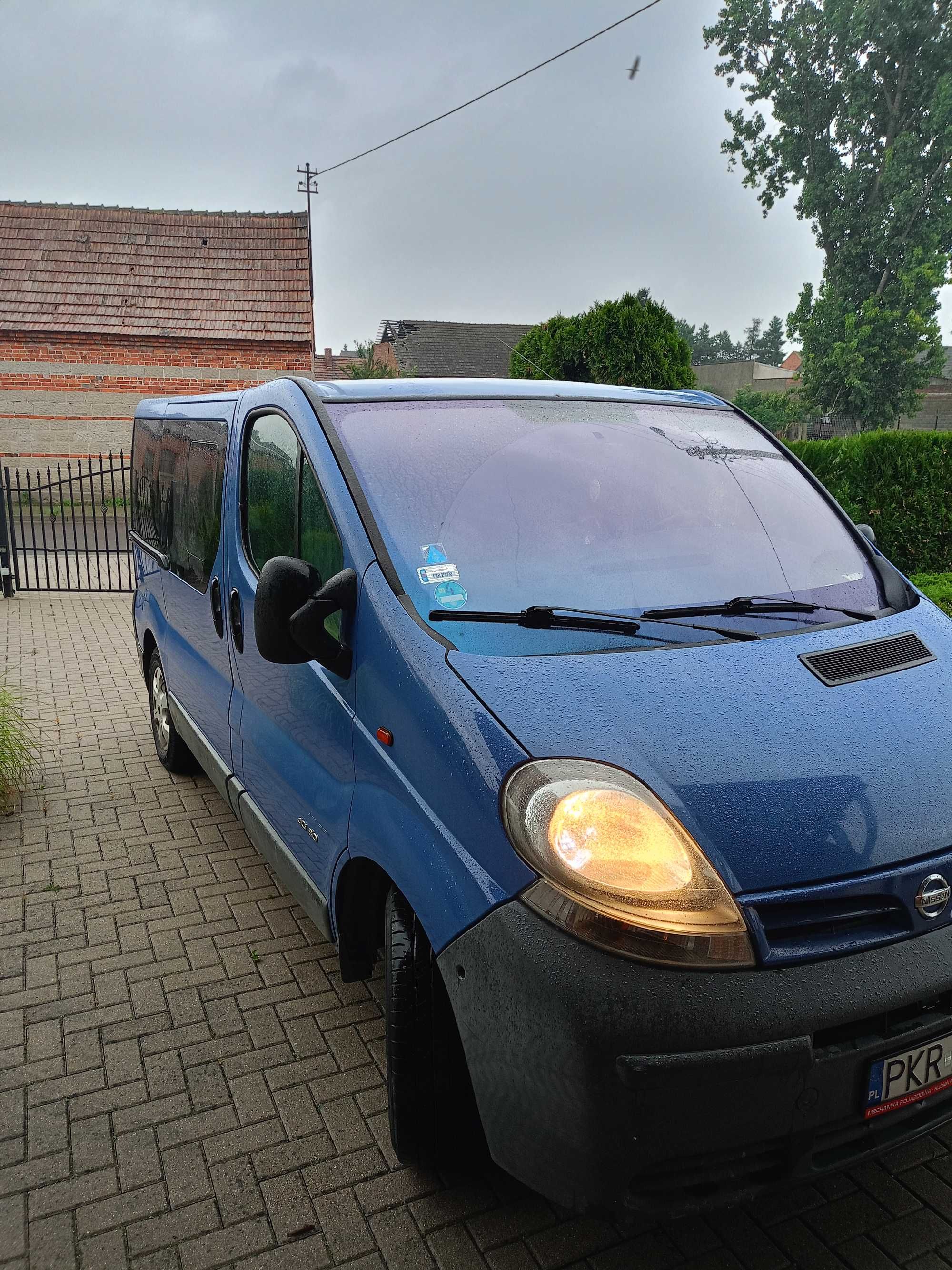 Nissan primastar 9 osobowy 2004 rok