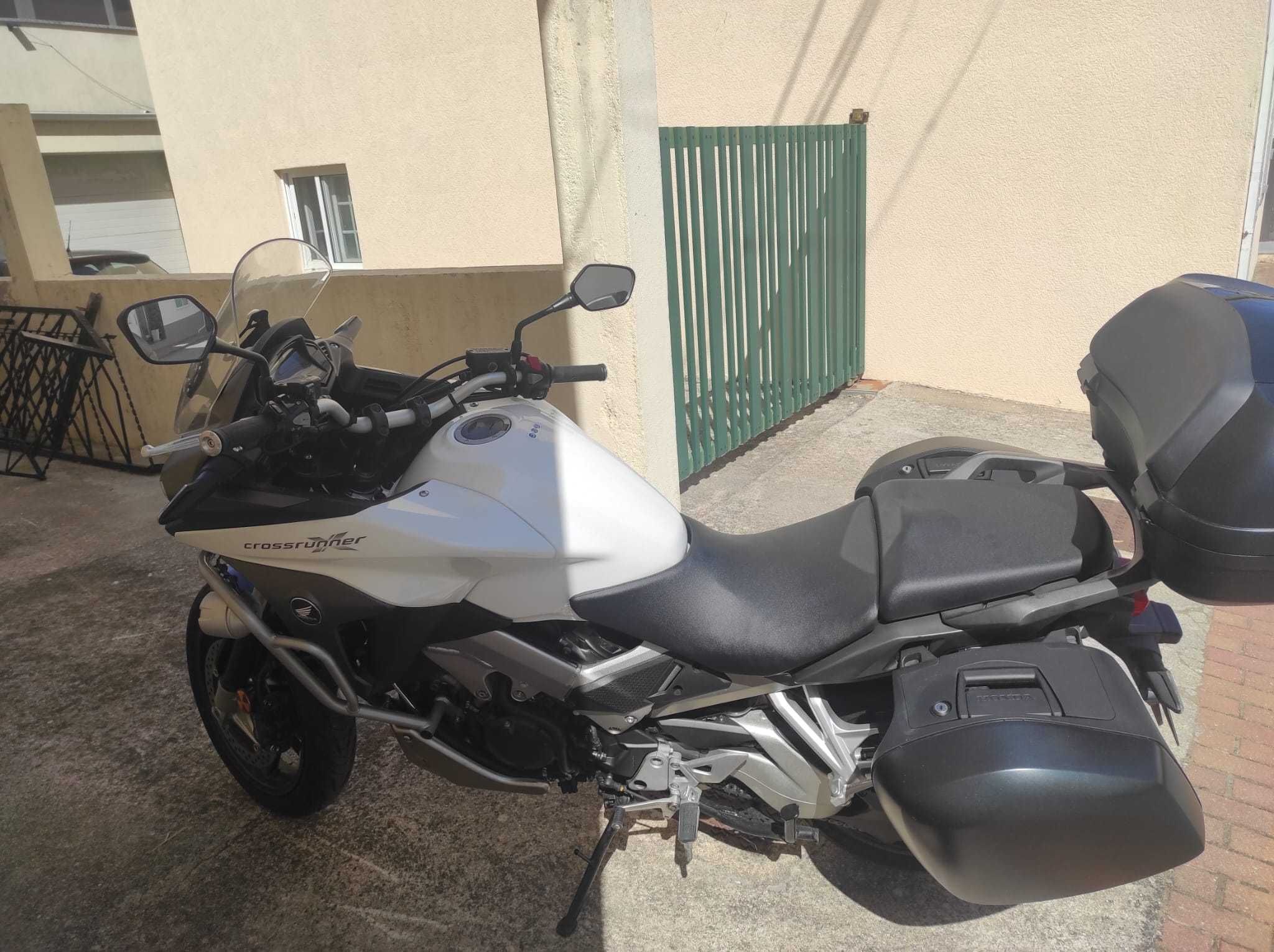 Vendo Honda VFR Crossruneer 800 com 105c, posso trocar por CHOPPER