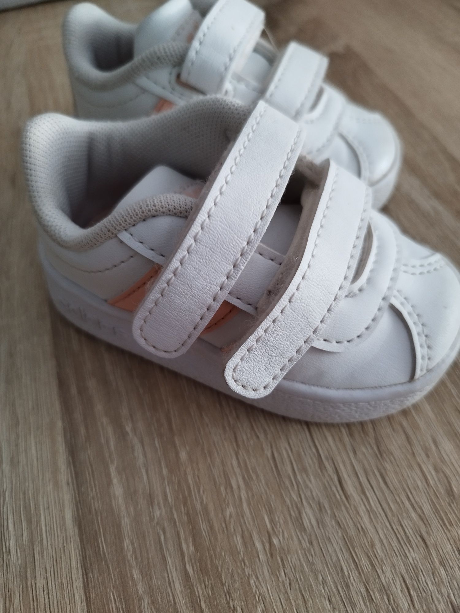 Adidasy firmy adidas r18 wkł.11 cm