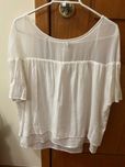 Blusa bege muito gira.
