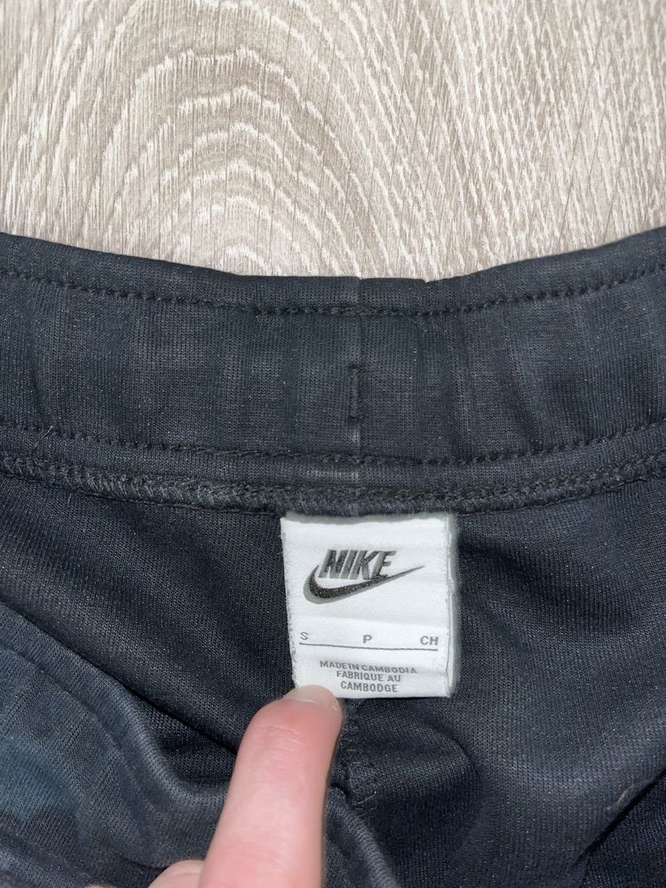 spodnie nike tech fleece