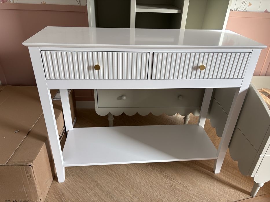 Biala ryflowana konsola - rezerwacja do 17.12