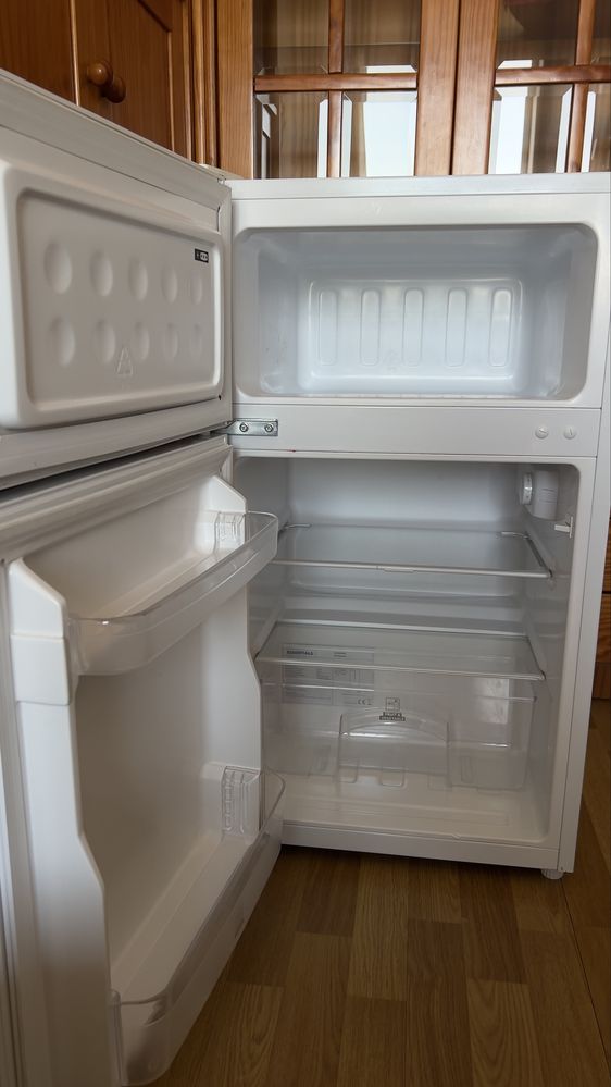 Mini geladeira com frigorífico- funcionando perfeitamente