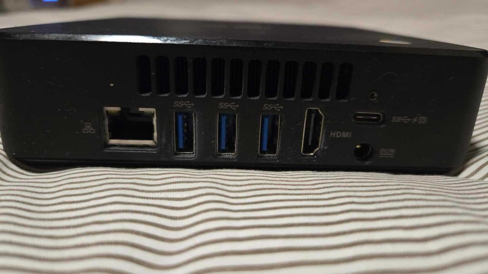 Komputer Mini PC Asus i7-8550U 8GB, SSD 1TB Samsung 980, Windows 10