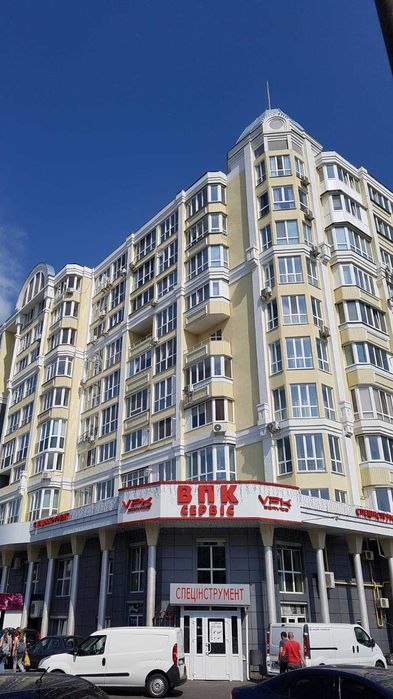 2-3 кімнатні люкс  в центрі.