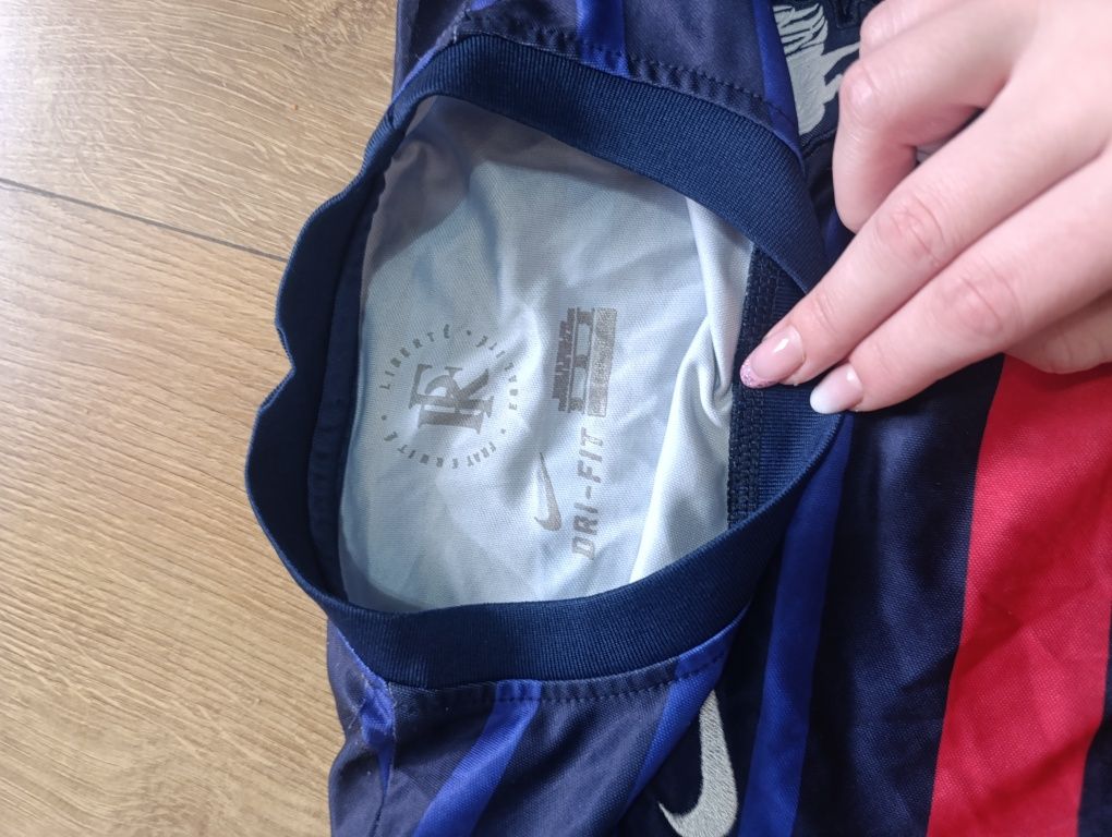 Nike sport podkoszulek piłka nożna 122 sportowy chłopak