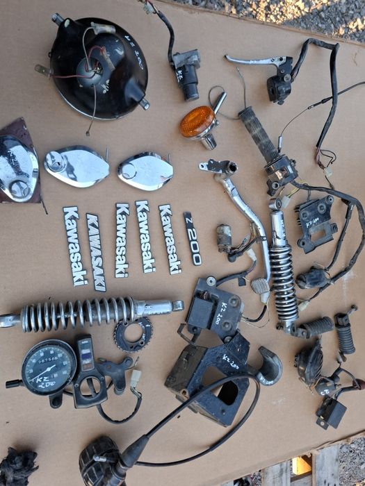 Kawasaki kz 200 głowica  emblemat amortyzator części