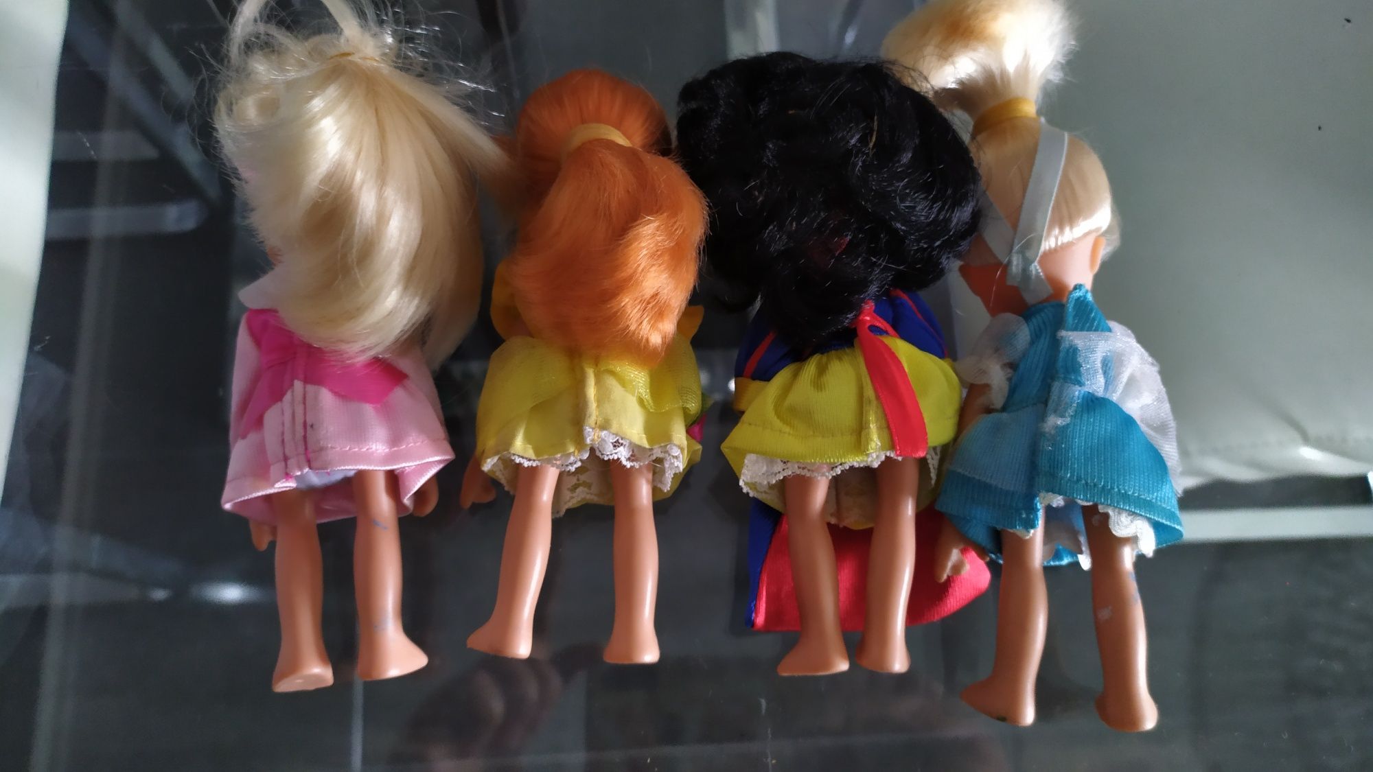 Conjunto RARO de 4 mini princesas Disney com mobílias