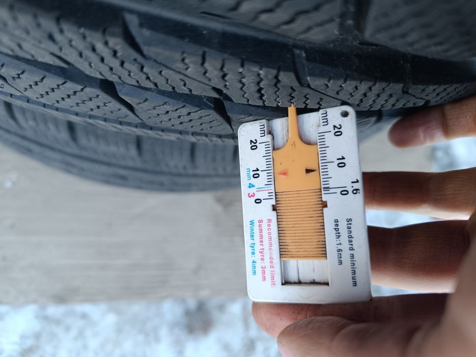 225/45 R19 Davanti