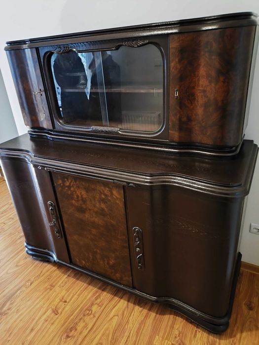 Zadbany antyczny kredens. Stan bardzo dobry