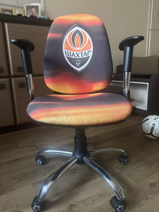 Стілець на колесах в стилі Шахтер