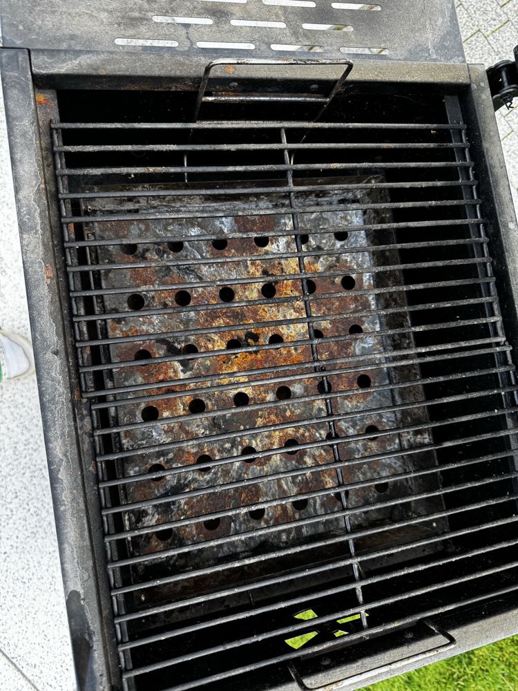 Grill węglowy Jula Burns&Barkles® z termometrem