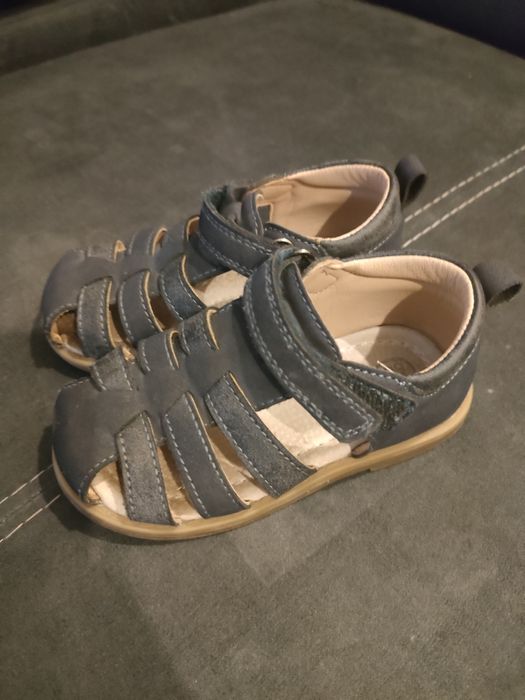 Sandały dziecięce 23