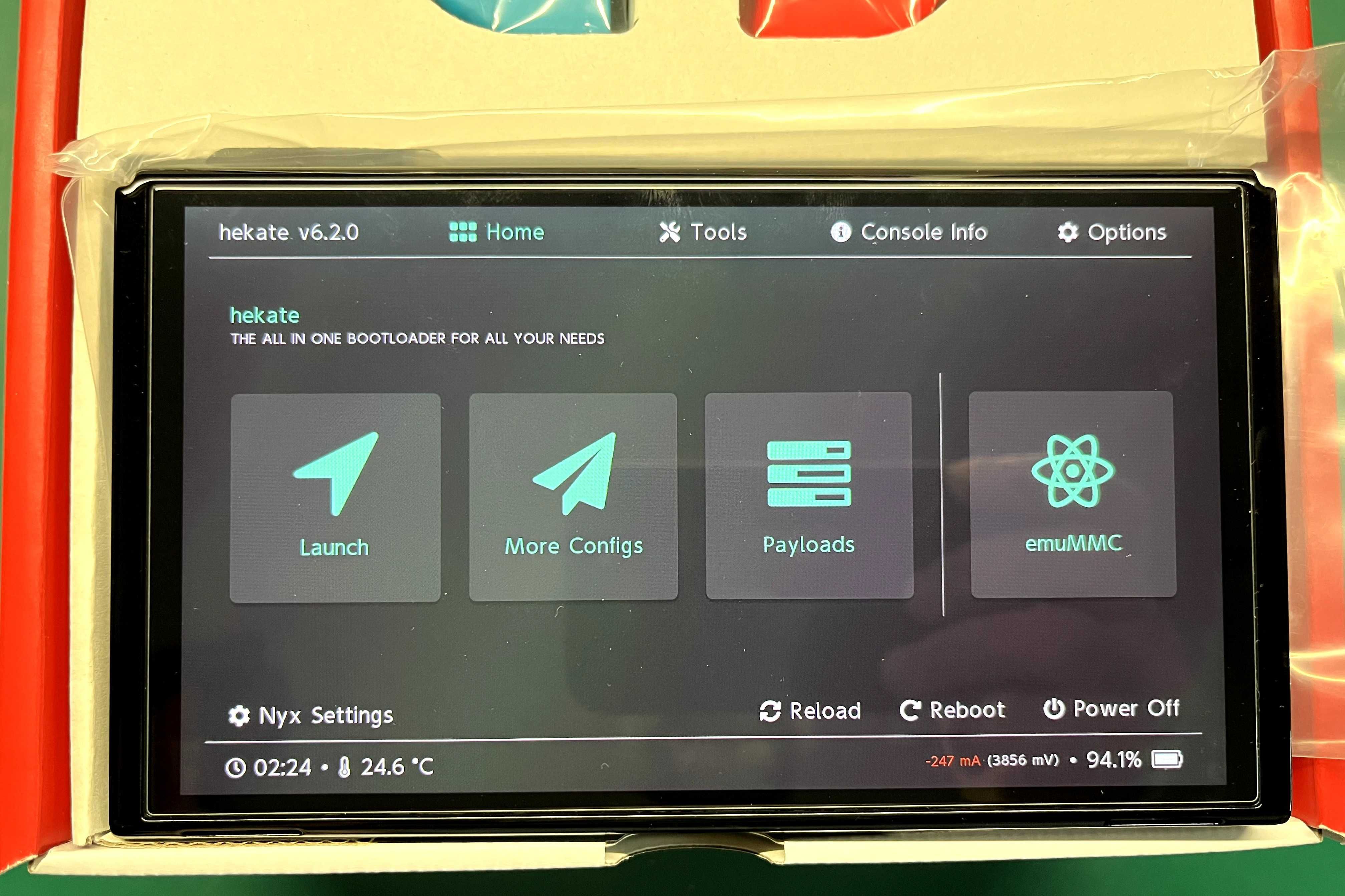 Nintendo Switch OLED Desbloqueada (Nova) + MicroSD Kingston 256GB
