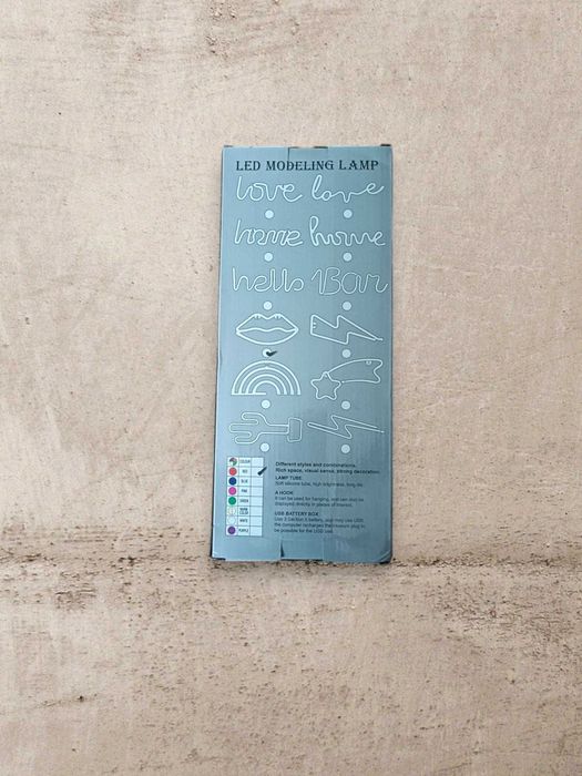 Neonowa Lampa LED o kolorze czerwonym w Kształcie Ust