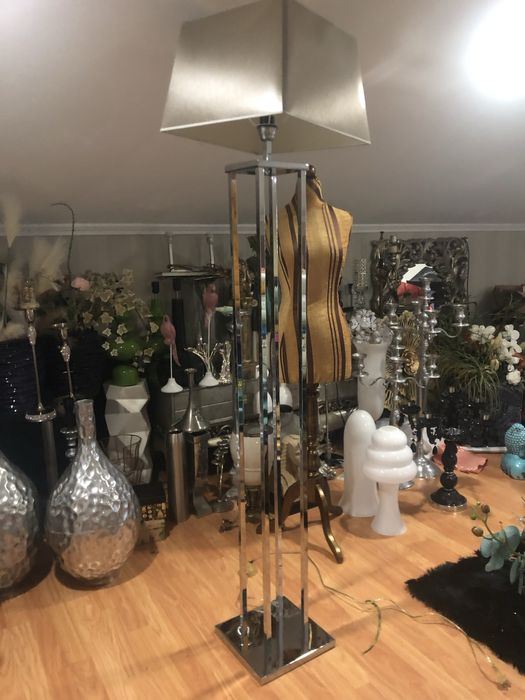 Candeeiro de pé inox com abajur