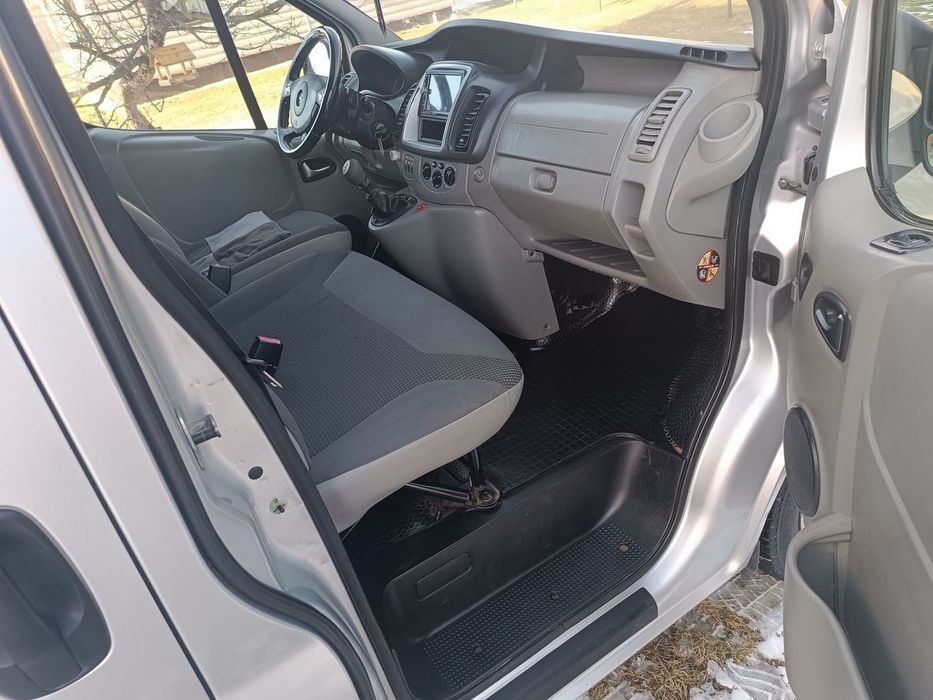 Оренда Опель Віваро з водієм